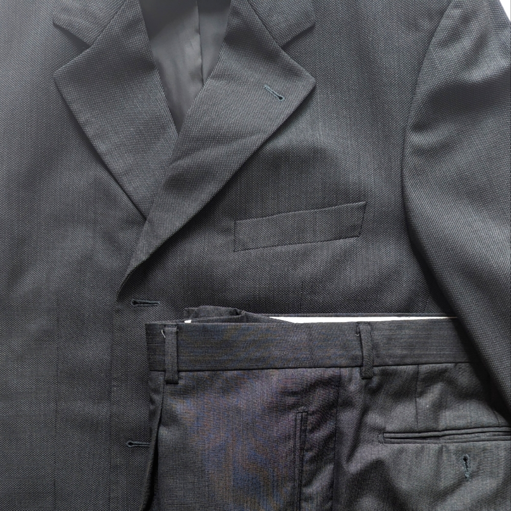 Hugo Boss. Suit. Made in USA. Virgin Wool. Tailored 44R
